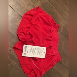 lululemon hotty hots in dark red size 2 low rise 2.5 inch